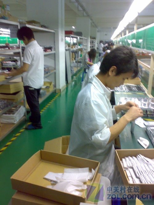 暗訪東莞山寨手機工廠 揭開低價背后的真相